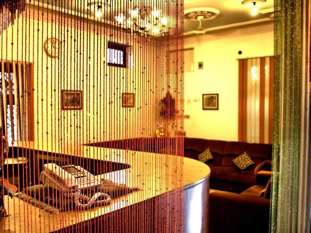 Treebo Trend Gupta Inn Варанасі Екстер'єр фото