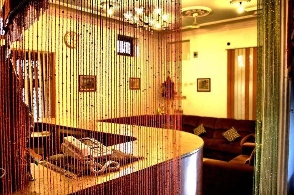 Treebo Trend Gupta Inn Варанасі Екстер'єр фото